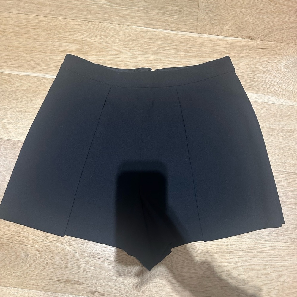 Alice + Olivia Black Women's Skorts